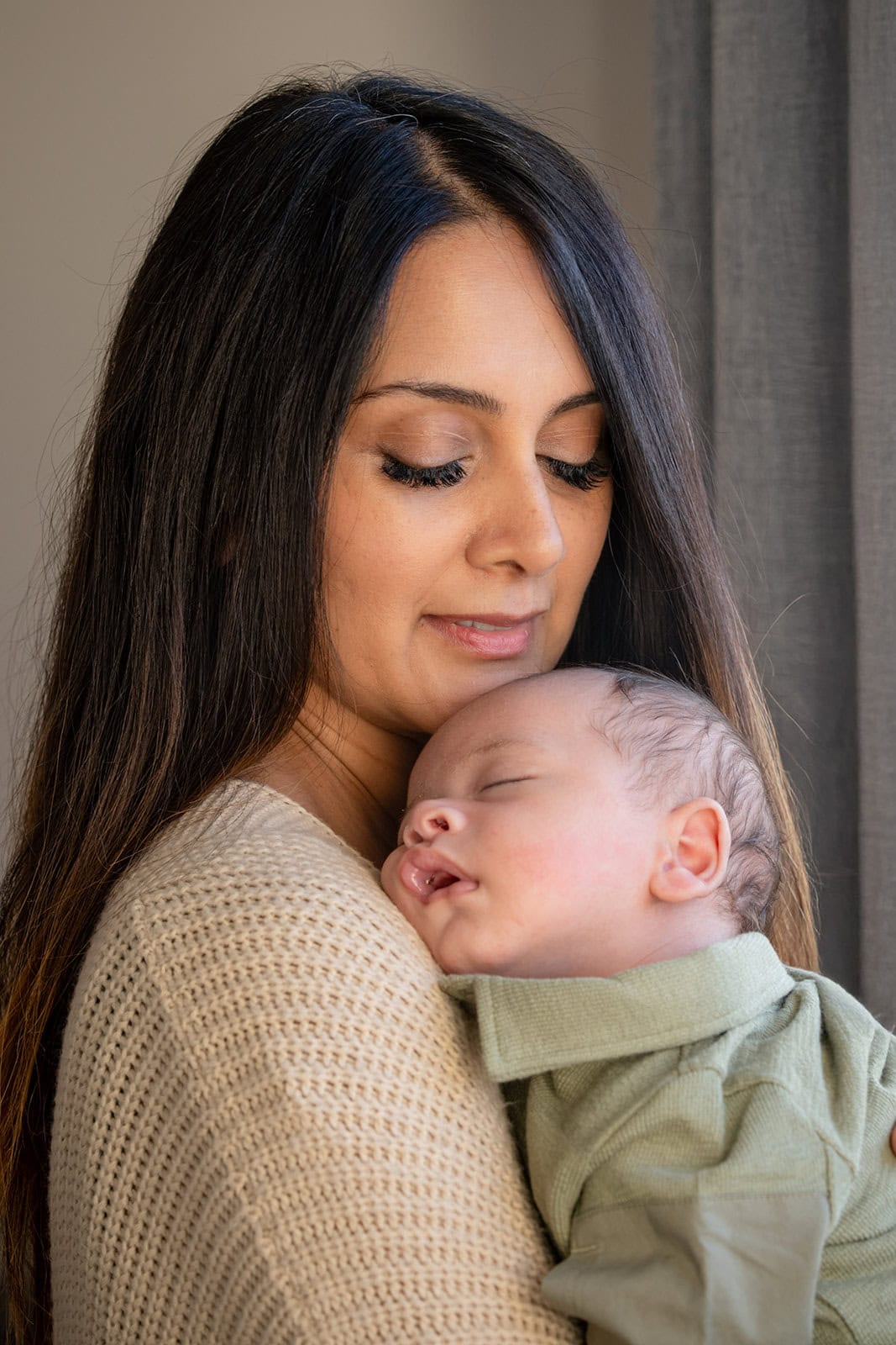 Baby snuggles into mum's neck In Leighton Buzzard