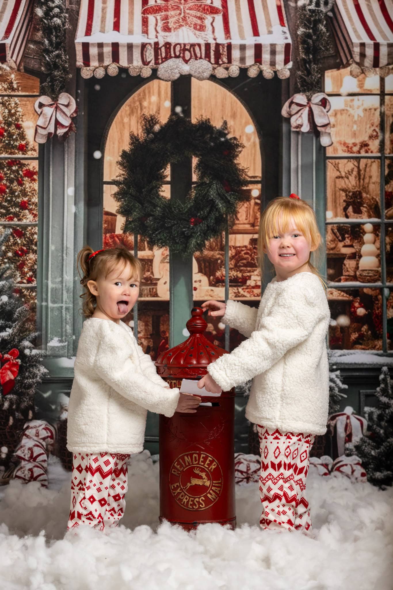 Two sisters post their letters to Santa during a festive photoshoot near Tring